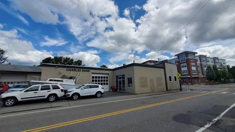 Charles-Bank garage